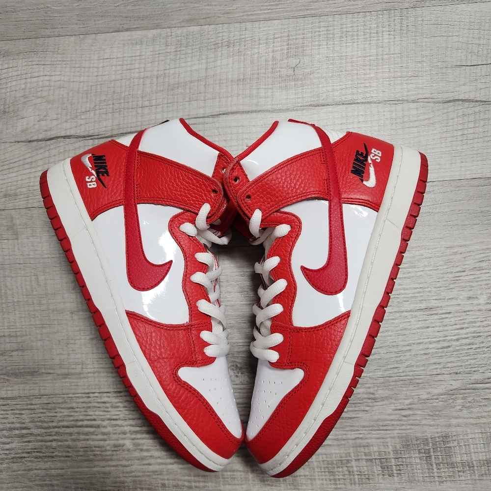 Nike SB Future Court Red